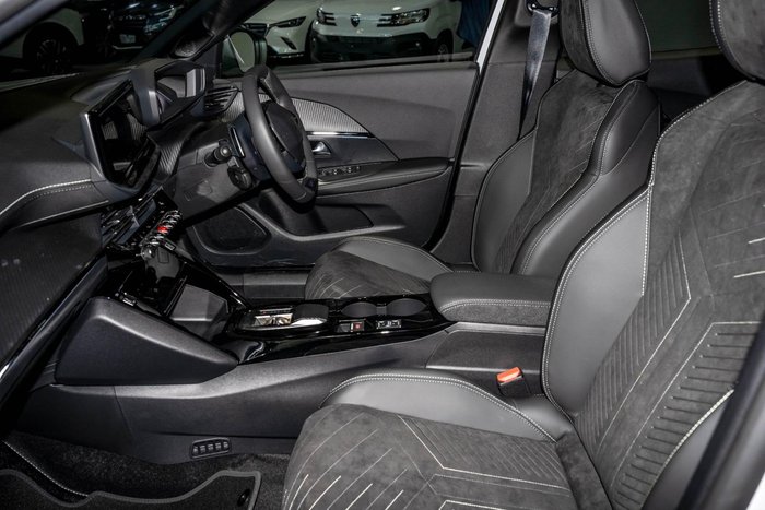 2025 Peugeot 2008 GT Hybrid