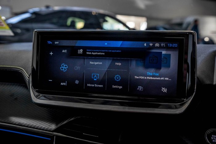 2025 Peugeot 2008 GT Hybrid