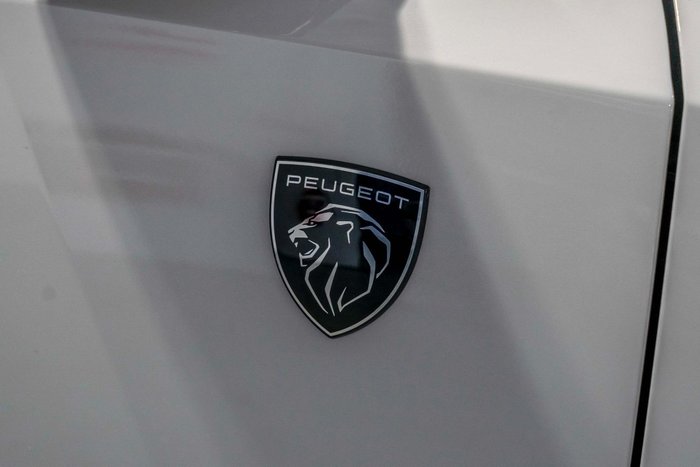 2025 Peugeot 408 GT Premium Hybrid