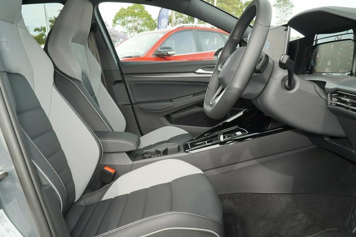 2025 Volkswagen Golf 110TSI R-Line