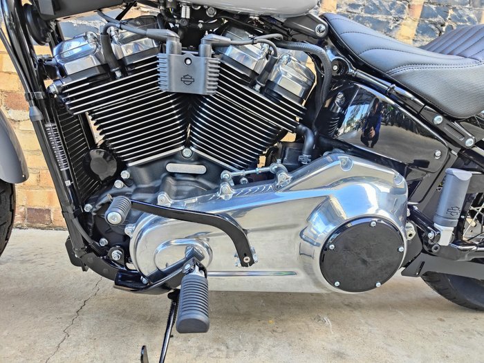 2025 HARLEY-DAVIDSON STREET BOB 117 (FXBB) ROAD GREY