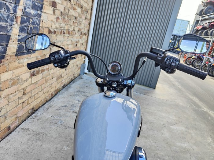 2025 HARLEY-DAVIDSON STREET BOB 117 (FXBB) ROAD GREY