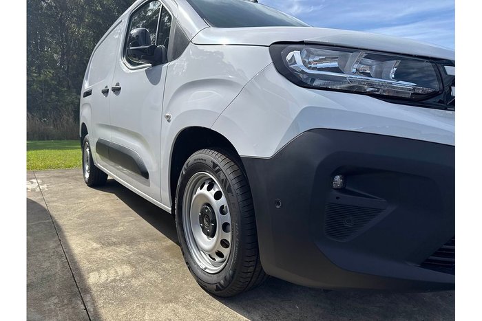 2024 Peugeot Partner Pro