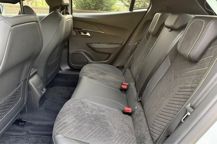 2024 Peugeot 2008 GT Hybrid