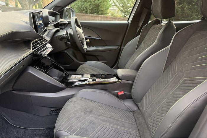 2024 Peugeot 2008 GT Hybrid