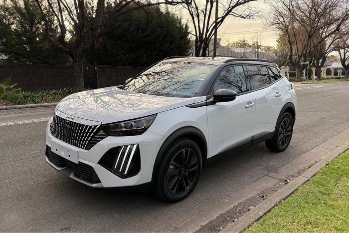 2024 Peugeot 2008 GT Hybrid