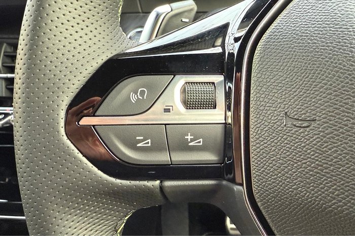 2024 Peugeot 2008 GT Hybrid