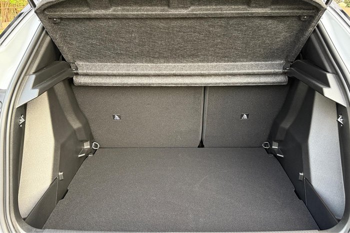 2024 Peugeot 2008 GT Hybrid