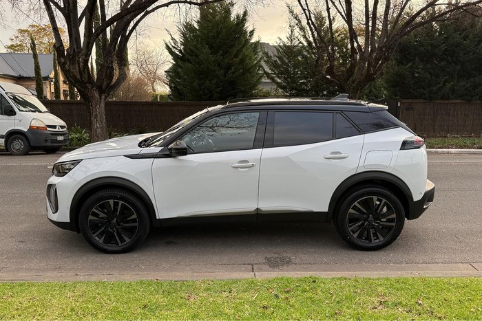 2024 Peugeot 2008 GT Hybrid