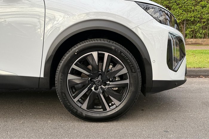 2024 Peugeot 2008 GT Hybrid