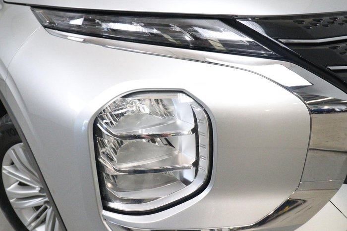 2023 Mitsubishi Outlander LS
