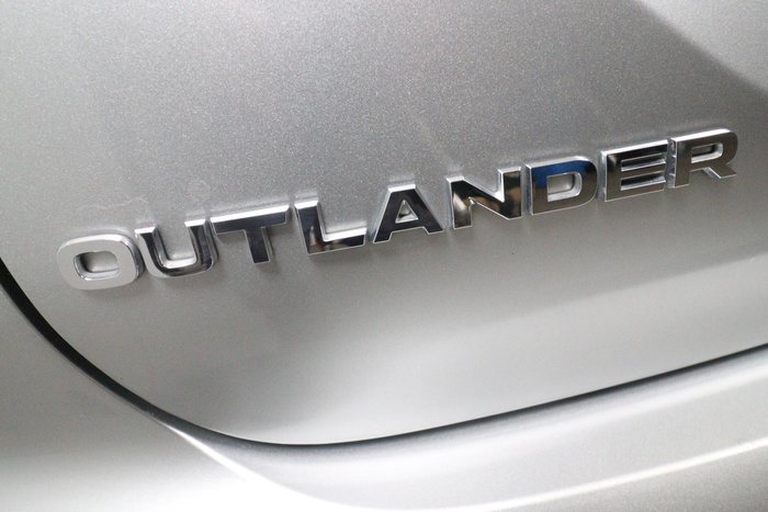 2023 Mitsubishi Outlander LS