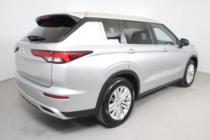 2023 Mitsubishi Outlander LS