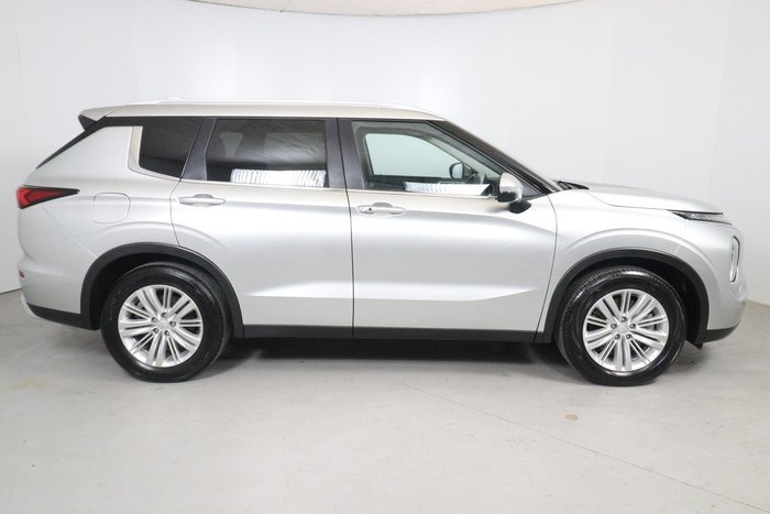 2023 Mitsubishi Outlander LS