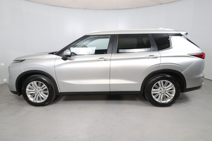 2023 Mitsubishi Outlander LS