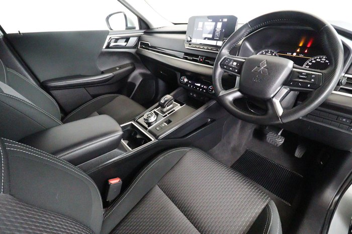 2023 Mitsubishi Outlander LS