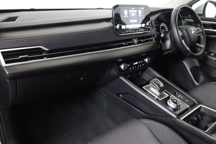 2023 Mitsubishi Outlander LS