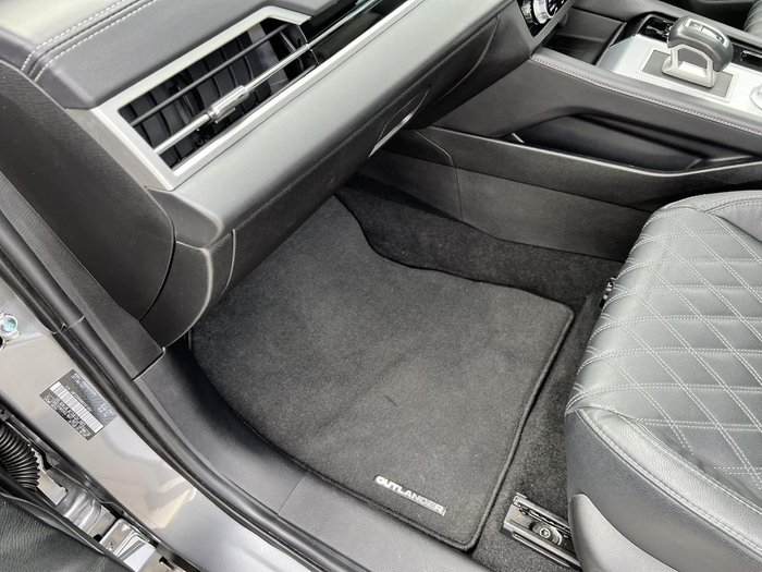 2022 Mitsubishi Outlander PHEV Exceed