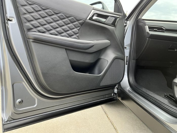 2022 Mitsubishi Outlander PHEV Exceed
