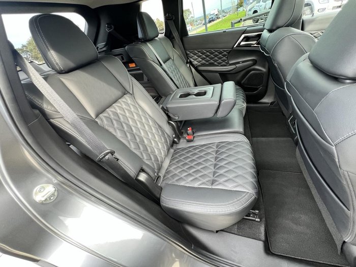2022 Mitsubishi Outlander PHEV Exceed