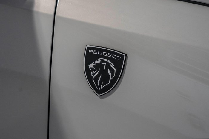 2025 Peugeot 3008 GT Premium Hybrid P64 MY25 Okenite White