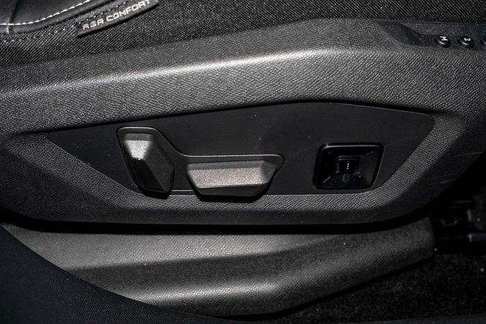 2025 Peugeot 3008 GT Premium Hybrid P64 MY25 Okenite White
