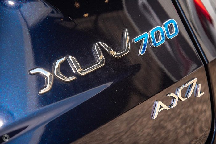 2025 Mahindra XUV700 AX7L Midnight Black