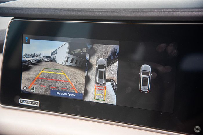 2025 Mahindra XUV700 AX7L Midnight Black