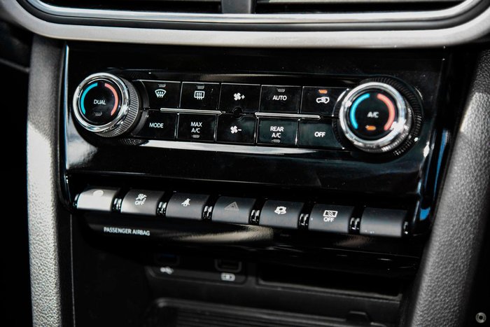 2025 Mahindra XUV700 AX7L Dazzling Silver