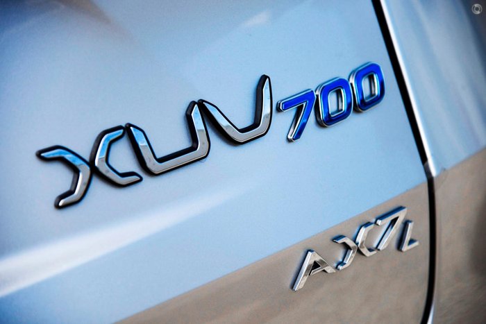 2025 Mahindra XUV700 AX7L Dazzling Silver