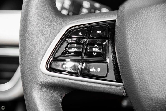 2025 Mahindra XUV700 AX7L Dazzling Silver