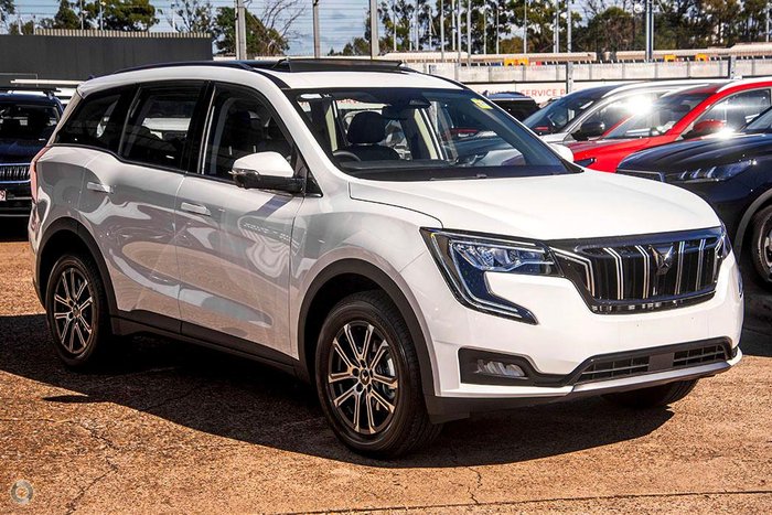 2025 Mahindra XUV700 AX7L Everest White