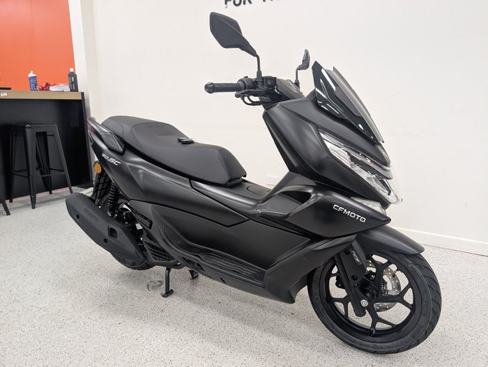 2025 CFMOTO 2025 CFMOTO 150CC 150SC Scooter ABS GEM BLACK