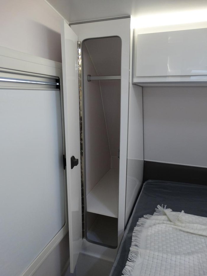 2025 JB Caravans Gator X Family Fd 18' (2 X Bunk)