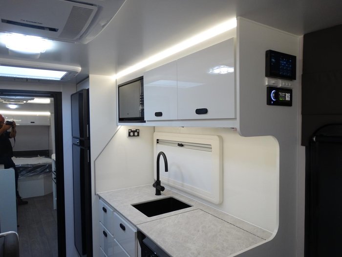 2025 JB Caravans Gator X Family Fd 18' (2 X Bunk)