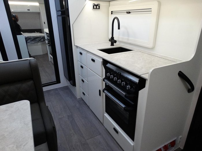 2025 JB Caravans Gator X Family Fd 18' (2 X Bunk)
