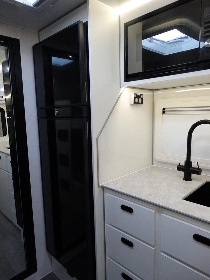 2025 JB Caravans Gator X Family Fd 18' (2 X Bunk)
