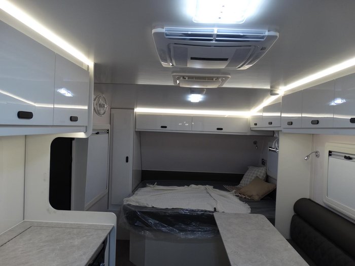 2025 JB Caravans Gator X Family Fd 18' (2 X Bunk)