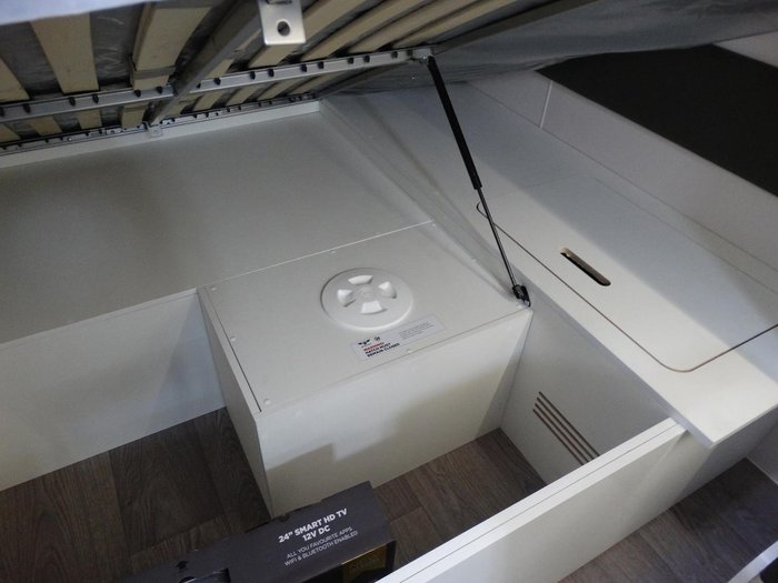 2025 JB Caravans Gator X Family Fd 18' (2 X Bunk)