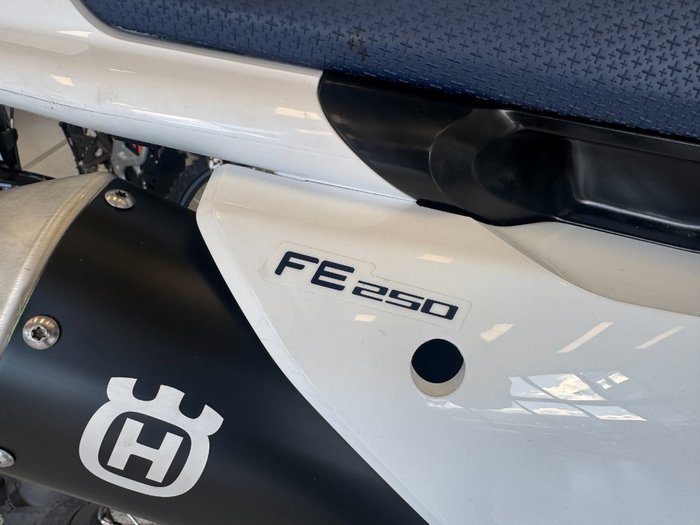 2025 HUSQVARNA FE250 WHITE