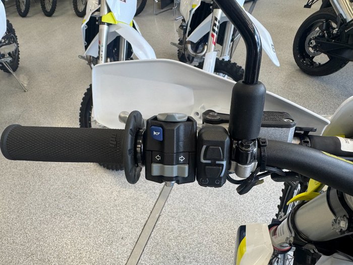 2025 HUSQVARNA FE250 WHITE