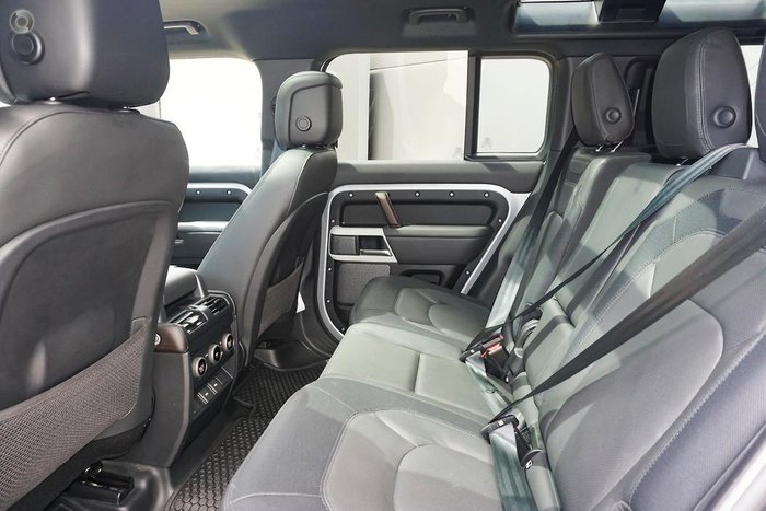 2023 Land Rover Defender 110 D300 X-Dynamic HSE