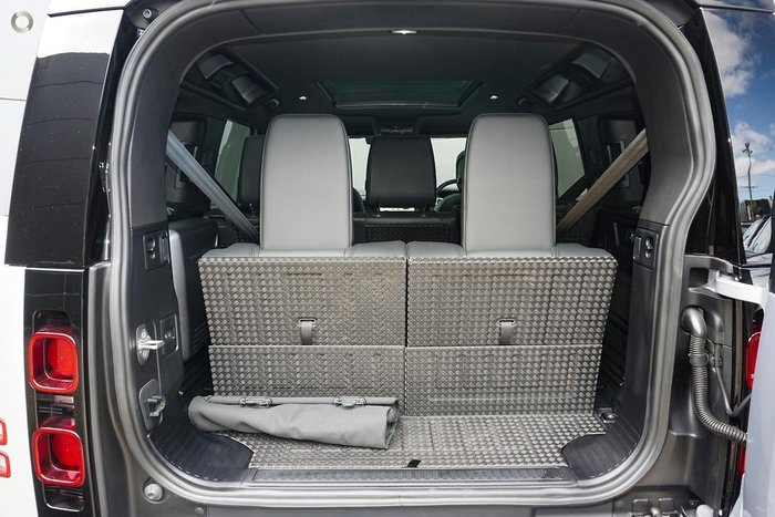 2023 Land Rover Defender 110 D300 X-Dynamic HSE