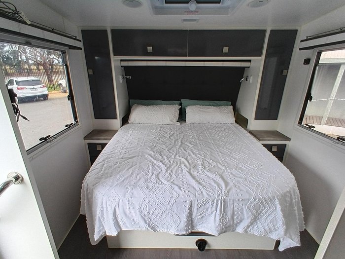 2016 Retreat Daydream 226C Slide Out