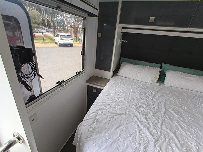 2016 Retreat Daydream 226C Slide Out