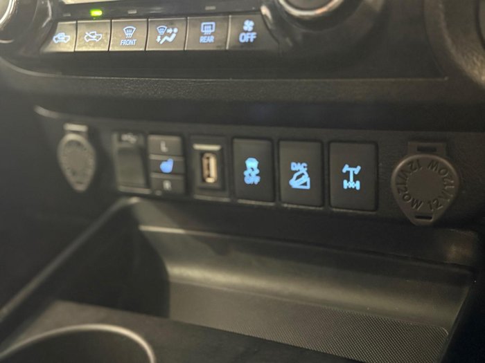 2020 Toyota Hilux Rugged X