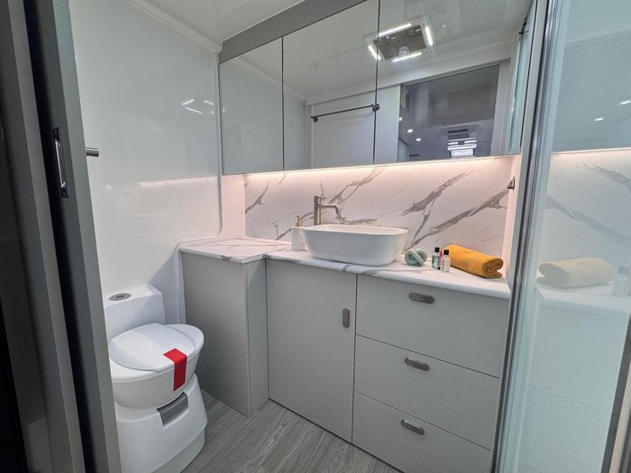 2025 Crusader My25 Musketeer Treville Club Lounge Ensuite Couples Van