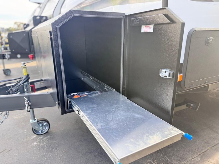 2025 Crusader My25 Musketeer Treville Club Lounge Ensuite Couples Van