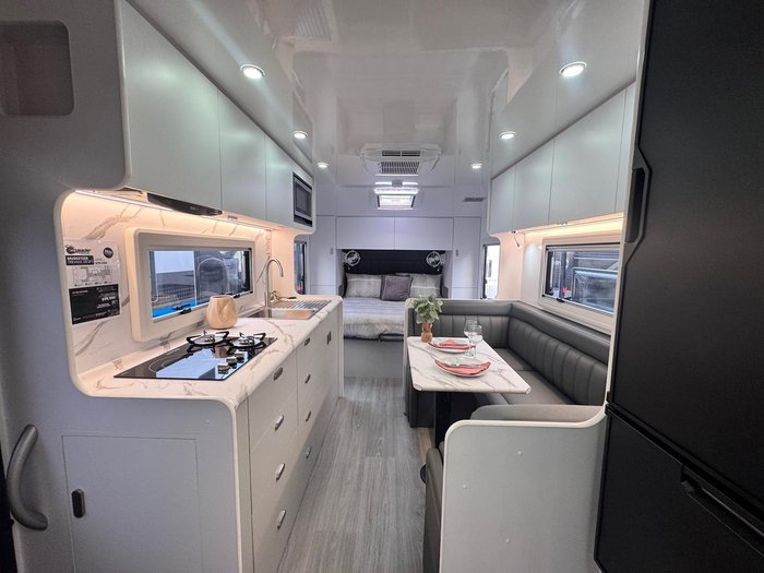 2025 Crusader My25 Musketeer Treville Club Lounge Ensuite Couples Van