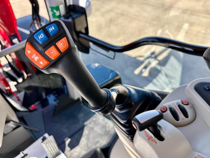 2025 Massey Ferguson 7S.155 Dyna-6 Red